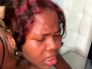 Hermana Sola En Casa Recibe Verga Dura En Su Coño Latino!