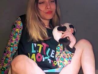 Bonneyuwu Masturbates with Dildo in Pajamas