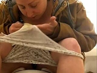 i'm like, obsessed with this pretty babe's peeing and hot ass show-off... ugh