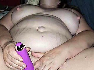 whoa this vibrator drives her big ass milf to wild cum! 😱💦🍑