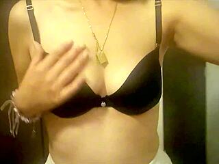 Bella mexicana ninfomana fingers wet pussy outdoors