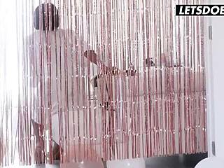 Oh Yeah! Jenna Foxx, Lexi Lore, Summer Vixen Scissor and Lick in Wild Lesbian Threesome!