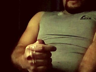 god i love watching my slo-mo cumshot explode from this muscular body