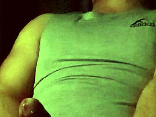 god i love watching my slo-mo cumshot explode from this muscular body