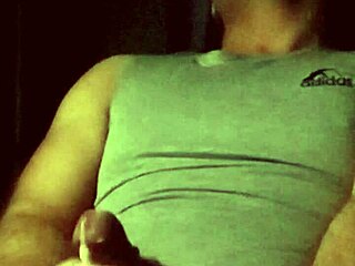 god i love watching my slo-mo cumshot explode from this muscular body