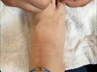 chatting with followers while i show my bare feet