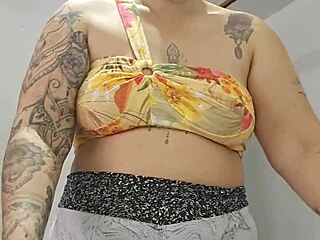 Exhibitionist Shoves Shorts Deep Into Pussy For Rachada Split Tease