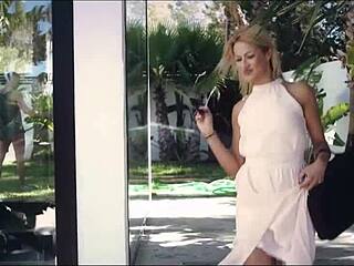 Housewife Milf Blonde's Big Tits Bounce During Outdoor Gardener Hardcore Ass Sex!