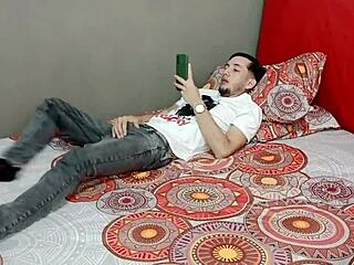 me encanta el joven culo de mi empleada la seduzco pa' follarme su coño y venirme parte 1