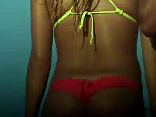 Sexy surf models strutting slow-mo at 1000fps 😍🌊 hellokisses co rocking those beach vibes!