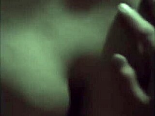 indonesian wife invites young stud home for fuck 🍆🏠