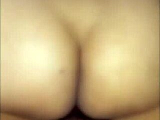 indonesian wife invites young stud home for fuck 🍆🏠