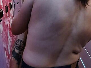 barber babe's perfect natural tits are too tempting to ignore 😏🍈