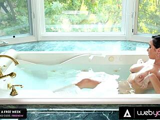 karlee grey and kendra spade scissor wet hairy pussies in tub