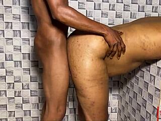 Nigerians tease kitchen pounding