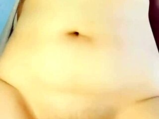 mi nuevo amigo de temu hace squirt mi coño apretado con máquina y dildo anal