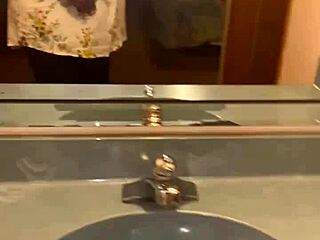 fat ebony slut shakes big tits and ass in memphis hotel room