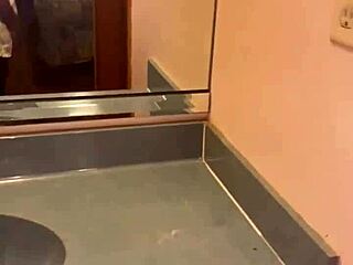 fat ebony slut shakes big tits and ass in memphis hotel room