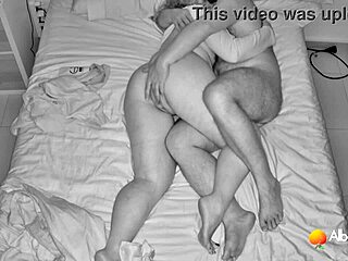 Azotes y Masturbacion Curvy Latina Chubby Ass Slaps Before Bed Wet