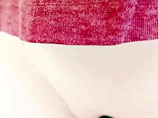 mature wife's huge shaved wet pussy lips grind and flash cameltoe closeup