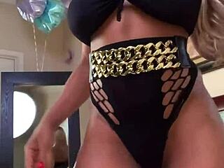 i'm shakin' watchin' busty ebony nyla storm twerk her big booty while vibratin' her pussy