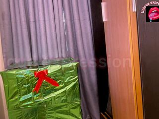 😍 whoa, this sexy black babe's wet pussy unwraps the monster cock christmas gift ever 🎄💦