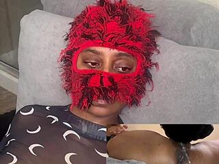 Ebony babe fails no-moaning challenge as wet pussy gets eaten close-up till squirting orgasm