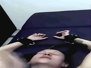 Deutsche junge 18+ Schlampe ausgepeitscht angespuckt hart gefickt und geohrfeigt devot