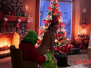 the grinch steals christmas from sexy latina lula with quickie fucking 😈🎄🍑