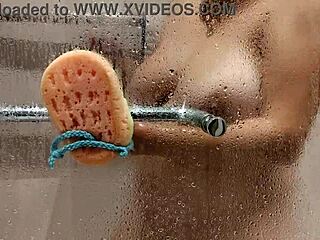 uh i caught stepsis showering her wet tits and pussy...