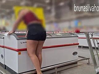voyeur trails hot brazilian wife bruna silva through market teasing her curves