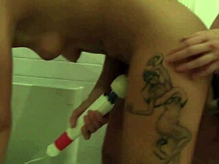 tina horn andre shakti boldly fist pussies with toys