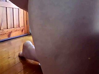 Madrasta bends flashing natural tits and ass cleaning floor waiting for son's friend double penetration.