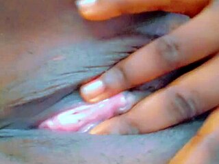 CREAMY FAT CHUBBY PUSSY FINGERS ITSELF TO SQUIRTING ORGASM!