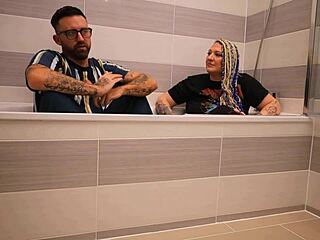 Nerdy Livie Dives into Bath for Steamy Backstage Interview