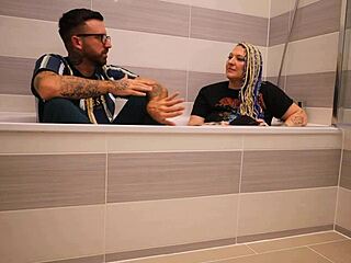 Nerdy Livie Dives into Bath for Steamy Backstage Interview