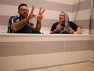 Nerdy Livie Dives into Bath for Steamy Backstage Interview