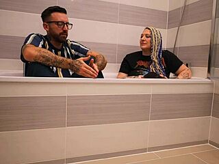 Nerdy Livie Dives into Bath for Steamy Backstage Interview
