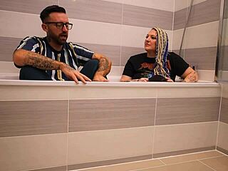 Nerdy Livie Dives into Bath for Steamy Backstage Interview