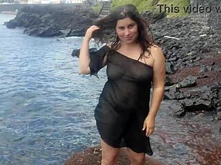 curvy teen dresses sexy flashes hairy pussy lips masturbates publicly on beach photoshoot?