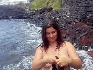 curvy teen dresses sexy flashes hairy pussy lips masturbates publicly on beach photoshoot?