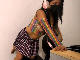wanna see this curvy latina beauty ridin her pink dildo deep in that pretty pussy solo homemade?