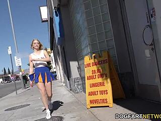 Chloe Couture nimmt fetten Black-Cock Arschfick am Gloryhole draußen