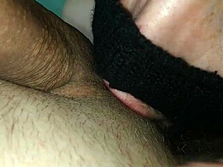 SEXY MILF Delivers HOT BLOWJOB And HUGE CUMSHOT