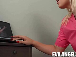 Stepsis Elana Bunnz Caught Fapping Fucked by Richard Mann's BBC