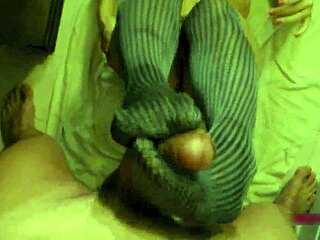 luna green's feet tease you in this super intimate fetish play