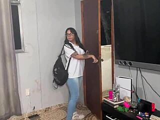 Enteada Estressada Desconta na Rola Grossa do Padrasto Latina Brasileira Nerd