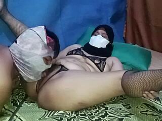 Indonesian stepmom pussy licked hard by swinger tongue fetish