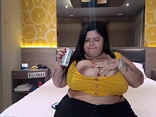 Safada BBW Mary Jhuana flashes huge natural tits pierced nipples bedroom
