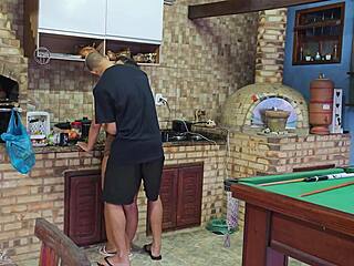 Fiquei Sozinho Com Esposa Do Amigo Corno E Fodeu Tudo Completo!